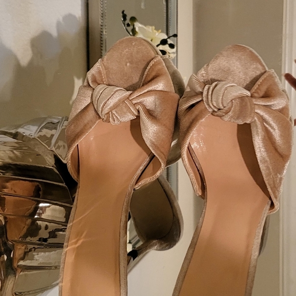 Mules - Picture 1 of 6